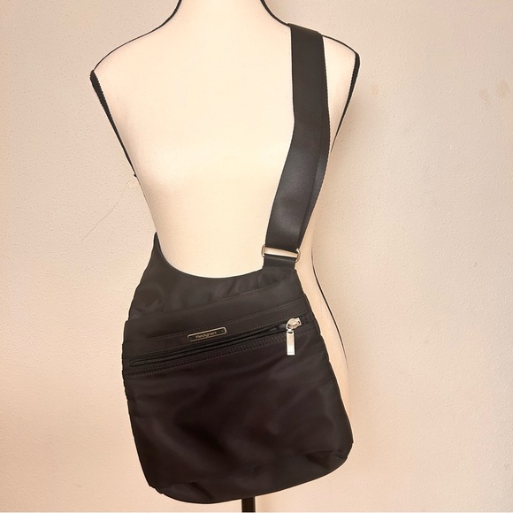NWOT Hedgren Inner City Fate RFID crossover bag|  black|11”Lx1.5”Wx10”H - Picture 2 of 10